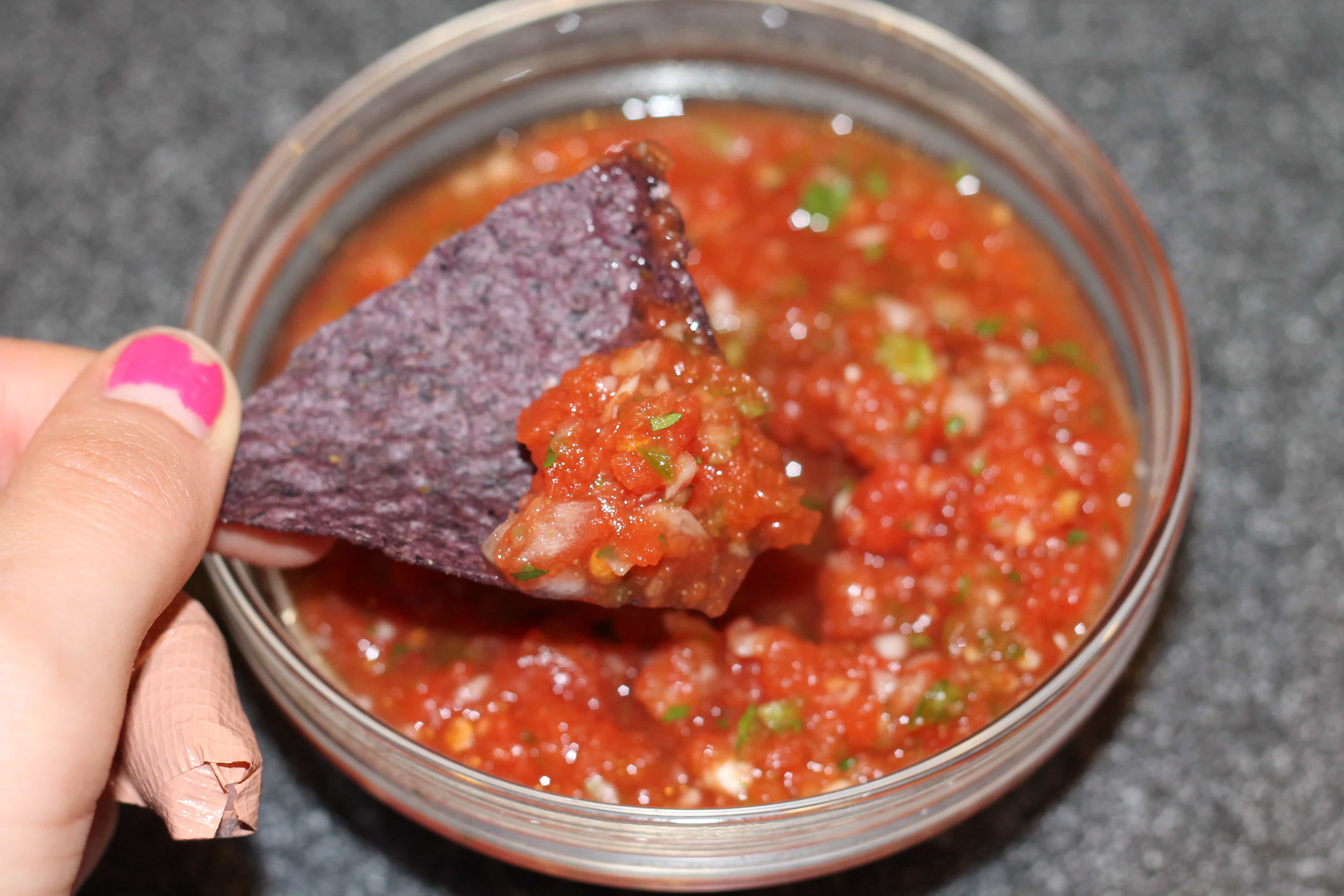 What ingredients are needed to make Mexican salsa?