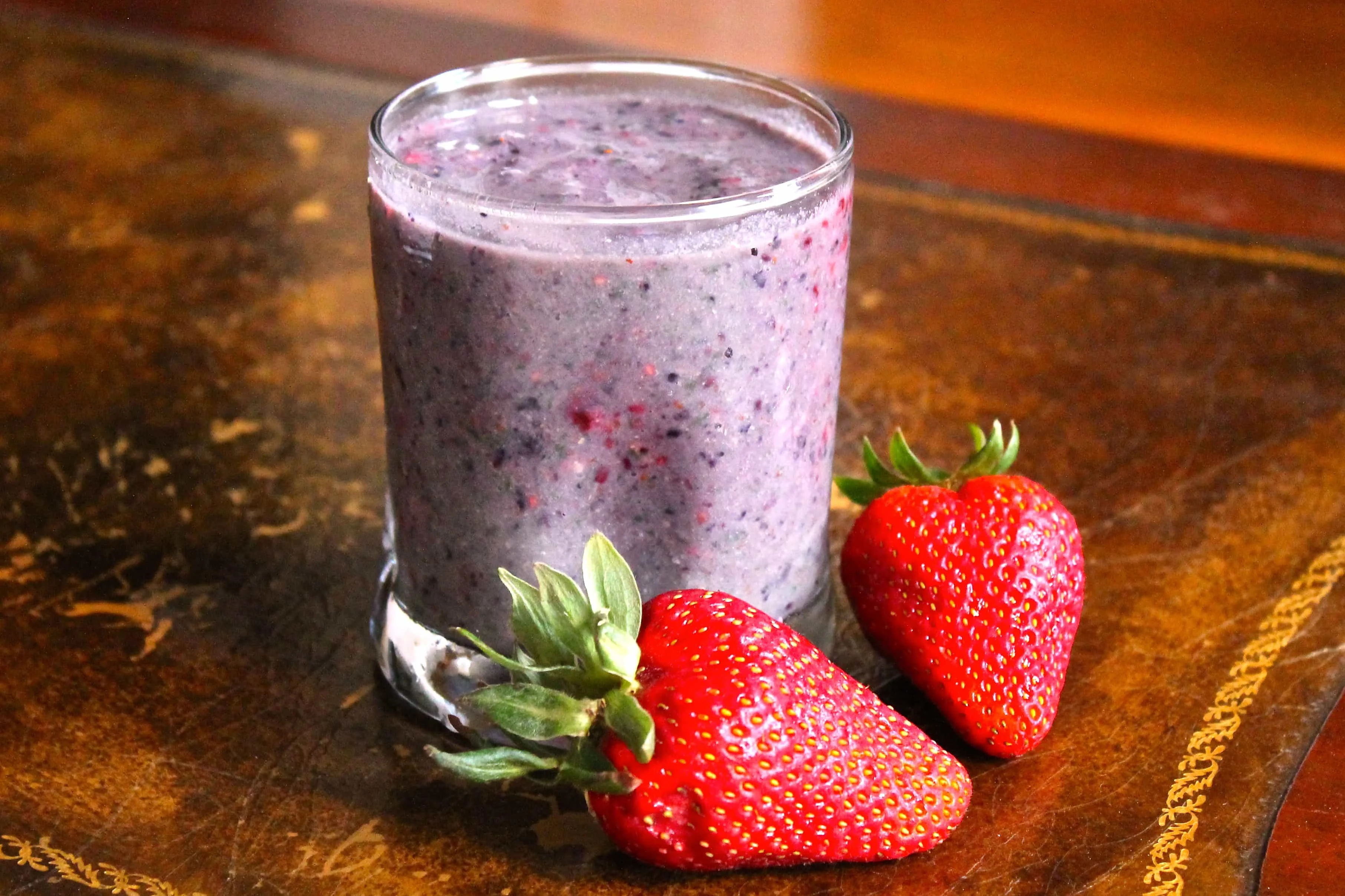 MY FAVORITE BERRY BANANA PROTEIN SMOOTHIE