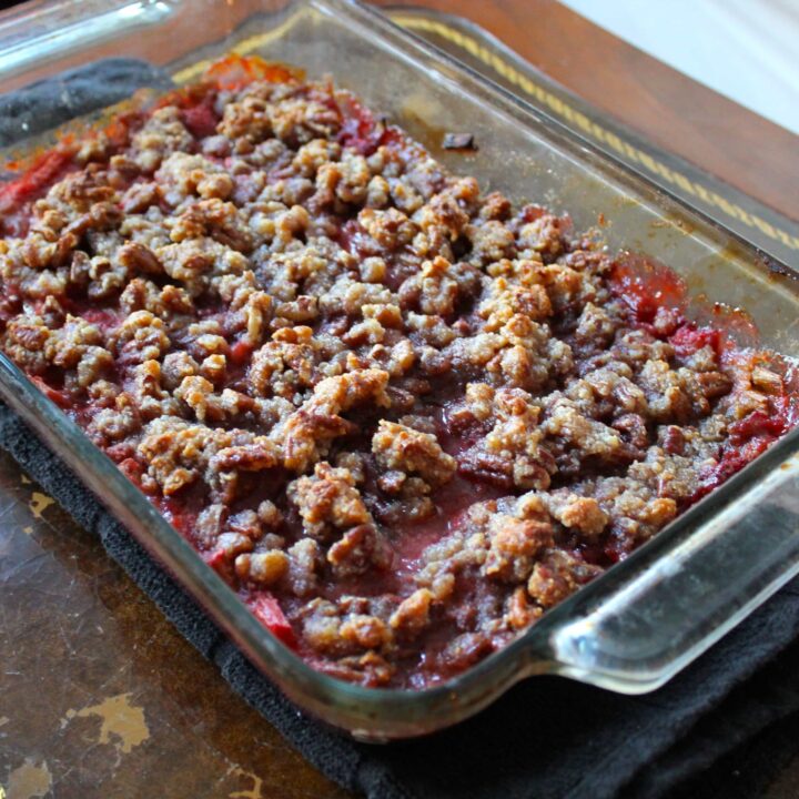 Paleo Strawberry Rhubarb Crumble