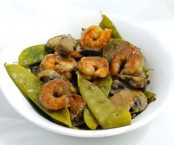 One Pot Sriracha Shrimp and Snow Peas Stir Fry