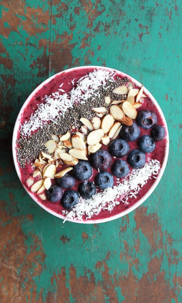 Blueberry "Green" Smoothie Bowl - Smile Sandwich